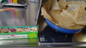 フライパンにオーブンペーパー