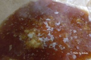 調味料を沸騰させる