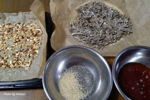 調味料を合わせる・ごまをする