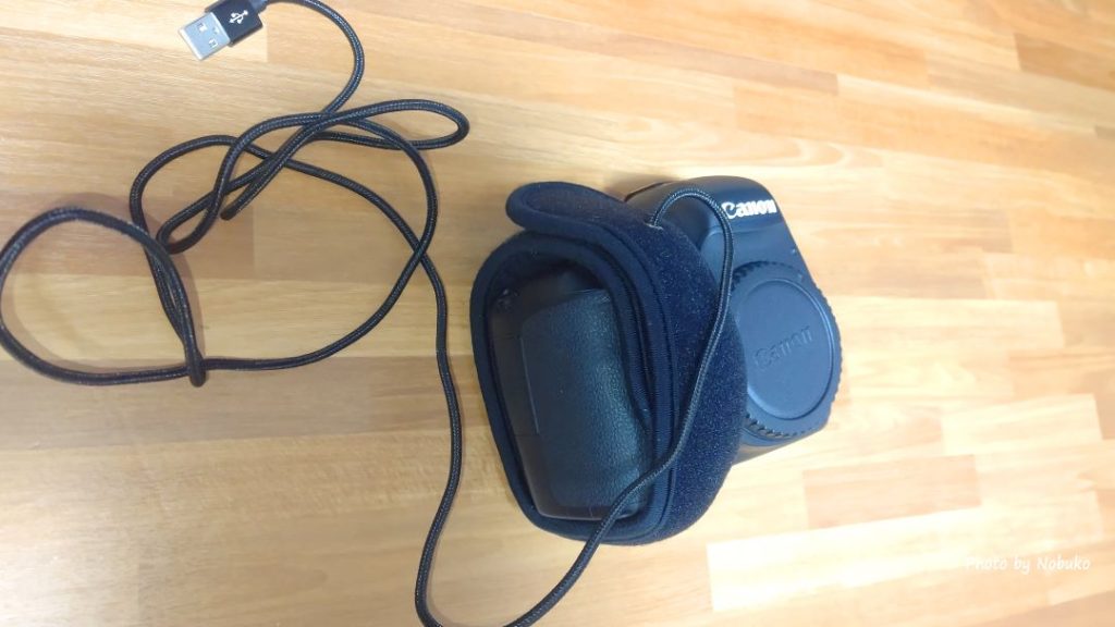 ｶﾒﾗ6Dにｶﾒﾗﾋｰﾀｰを巻き付けたﾃﾞﾓ_横から