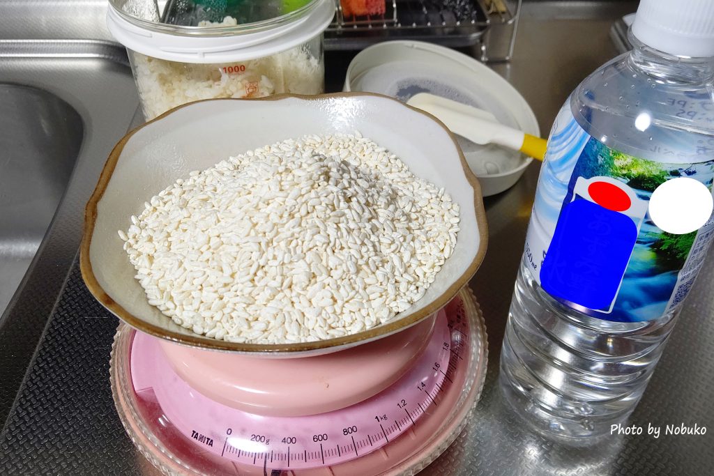 乾燥米麹250ｇとﾍﾟｯﾄﾎﾞﾄﾙの水または湯冷まし500cc