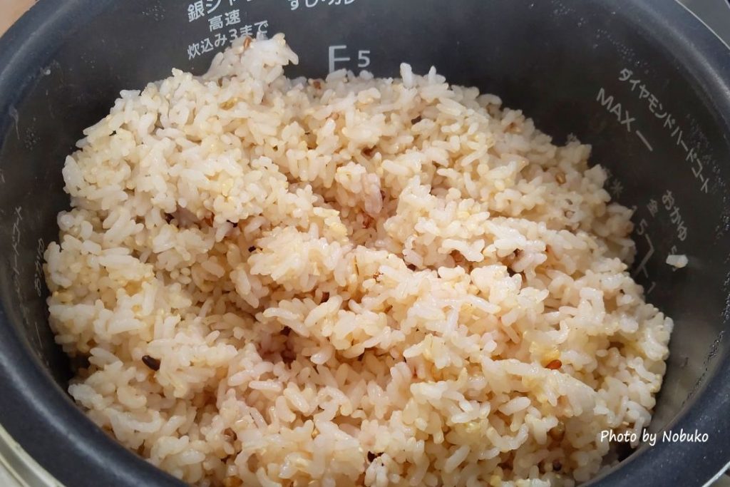 雑穀米を入れて炊いたご飯
