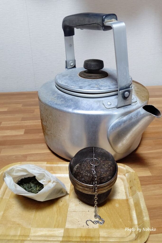我が家の7.5Lやかん25年物＆麦茶の麦ザル＆番茶